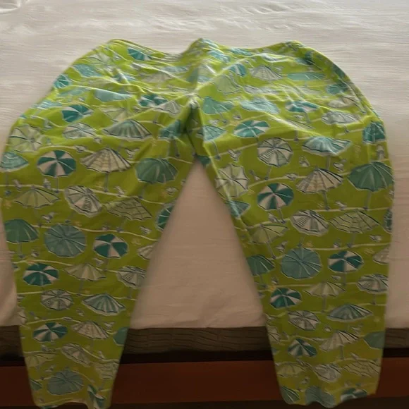 Lilly Pulitzer Lime and Teal Umbrella Print summer pants. - Picture 4 of 5